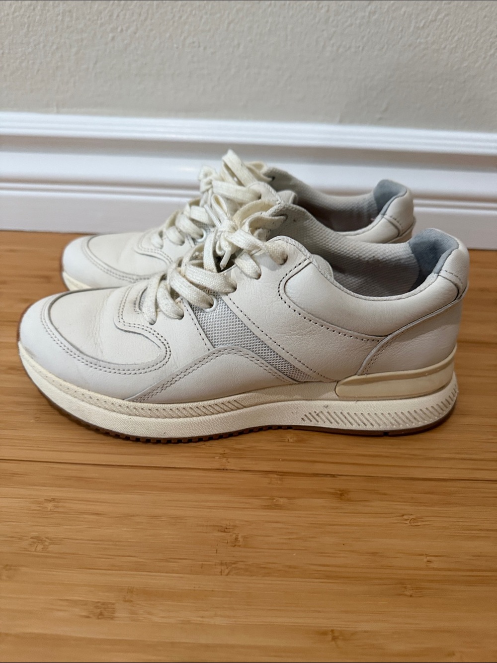 Everlane Cream and Tan Leather Low-Top Sneakers - Picture 3 of 4